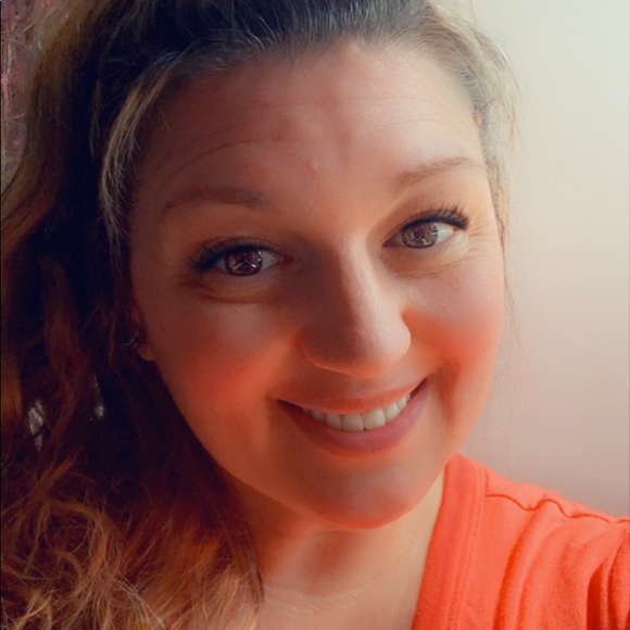 Meet your Posher, Stephanie - Picture 4 of 8